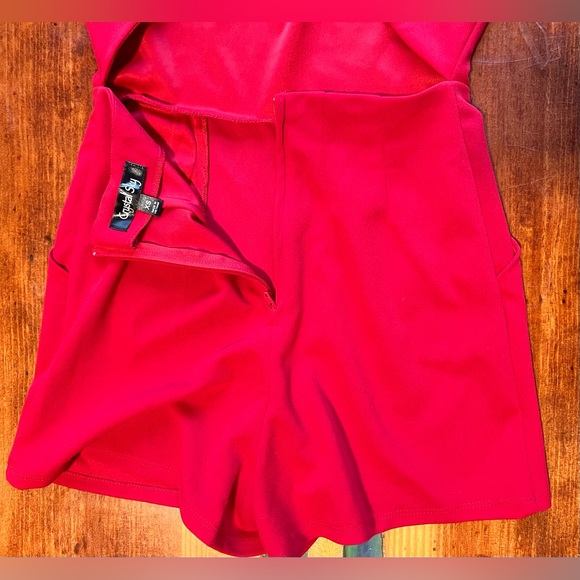 Red Open Back Criss-Cross Strap Romper - Picture 4 of 4